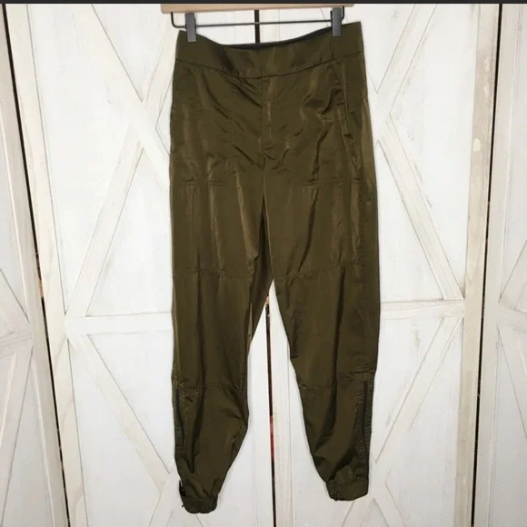 Athleta Radiant High Rise Radiant Zipper Jogger Pant Tortuga Olive Green 8P - Picture 3 of 10